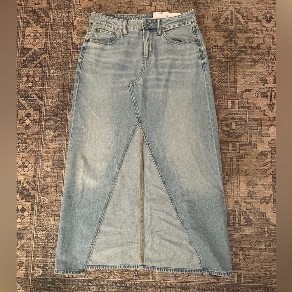American Eagle low rise, maxi denim skirt